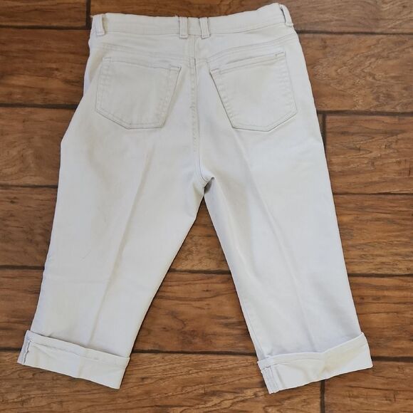 Gloria Vanderbilt Cream Capris with Rolled Cuffs Womens Size 10 - Picture 5 of 9